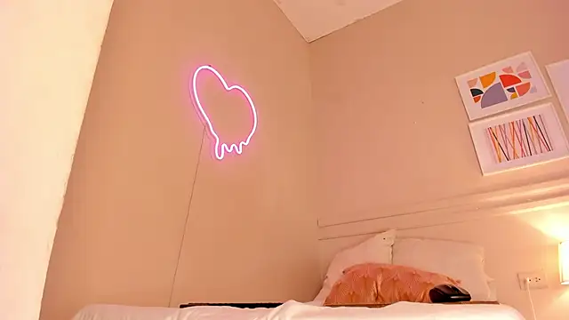 Snapshot of _aleja_x chatting on 10/17/25, 11:46 aleja x online show from 10/17/25, 11:46