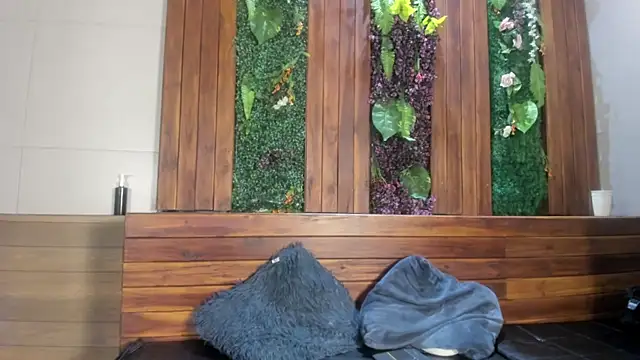 AustinJones  online show from 12/21/25, 06:48