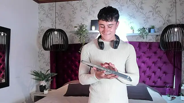 AustinJones  online show from 02/18/26, 07:54