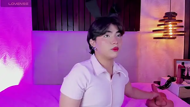 Creamy Angelo online show from 10/23/25, 08:40