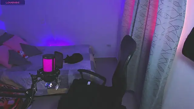 starrraura online show from 04/10/26, 10:03