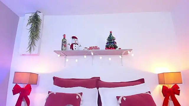 Snapshot of LuciaBenett_ chatting on 12/02/25, 07:20 LuciaBenett online show from 12/02/25, 07:20