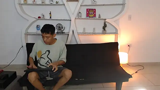 BEAUTY BOYS1 online show from 11/28/25, 07:11