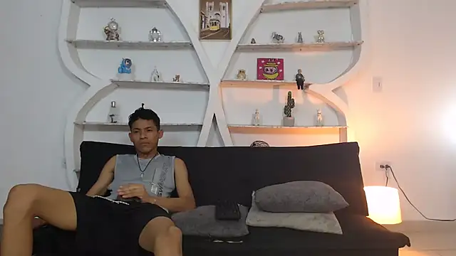 BEAUTY BOYS1 online show from 12/05/25, 07:17