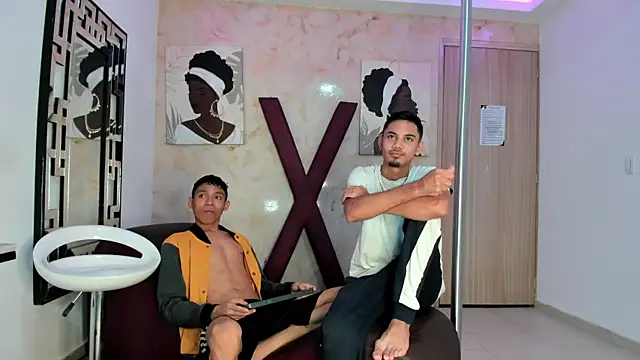 BEAUTY BOYS1 online show from 04/14/26, 01:39