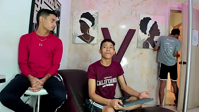 BEAUTY BOYS1 online show from 04/18/26, 01:37