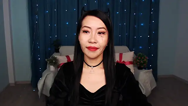 LiaPak online show from 10/31/25, 01:06