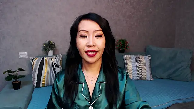 LiaPak online show from 11/22/25, 02:54