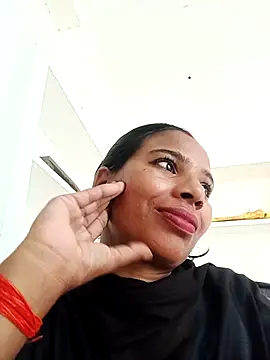 Snapshot of Rubi_sarma chatting on 09/28/25, 11:37 Rubi sarma online show from 09/28/25, 11:37