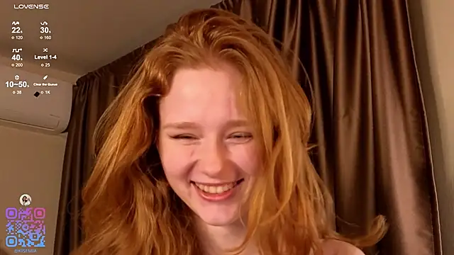 Snapshot of BreezeJam chatting on 11/18/25, 03:27 BreezeJam online show from 11/18/25, 03:27