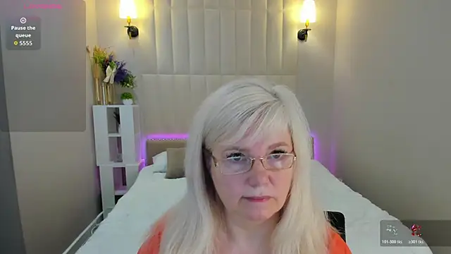 Snapshot of Hella_Fabel chatting on 06/11/26, 01:05 Hella Fabel online show from 06/11/26, 01:05