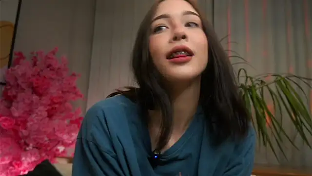 Snapshot of EviaRabasca chatting on 10/14/25, 11:55 EviaRabasca online show from 10/14/25, 11:55