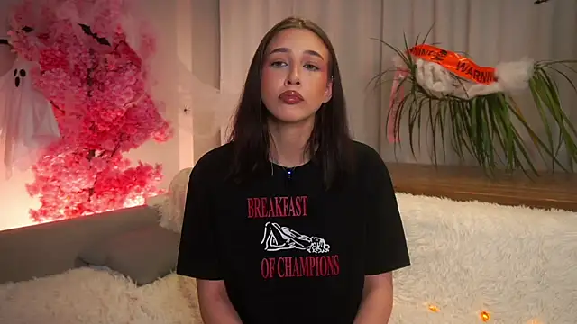 Snapshot of EviaRabasca chatting on 10/31/25, 11:44 EviaRabasca online show from 10/31/25, 11:44