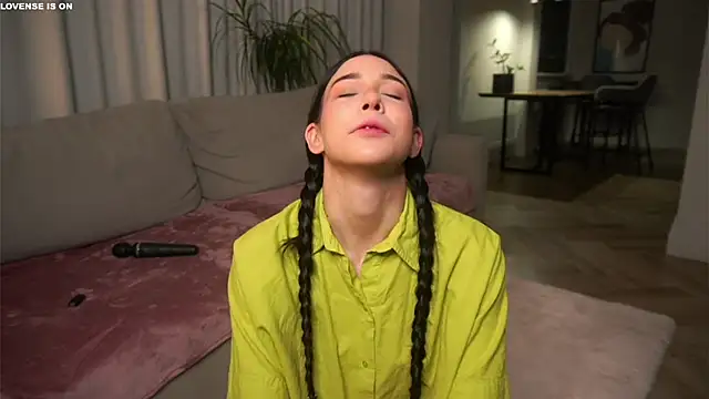 Snapshot of EviaRabasca chatting on 11/20/25, 11:32 EviaRabasca online show from 11/20/25, 11:32