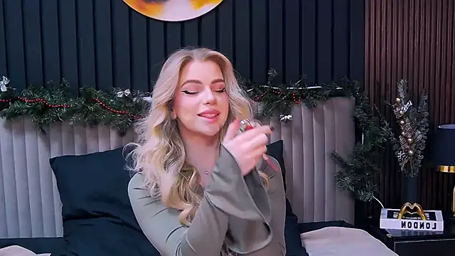 MilanaCeleste online show from 12/22/25, 09:45