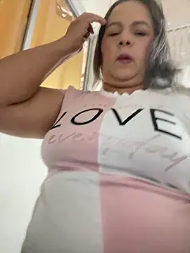 Snapshot of Lucy_Milf_474 chatting on 06/10/26, 12:04 Lucy Milf 474 online show from 06/10/26, 12:04