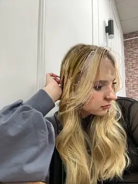 Sky Cutie online show from 11/30/25, 04:16