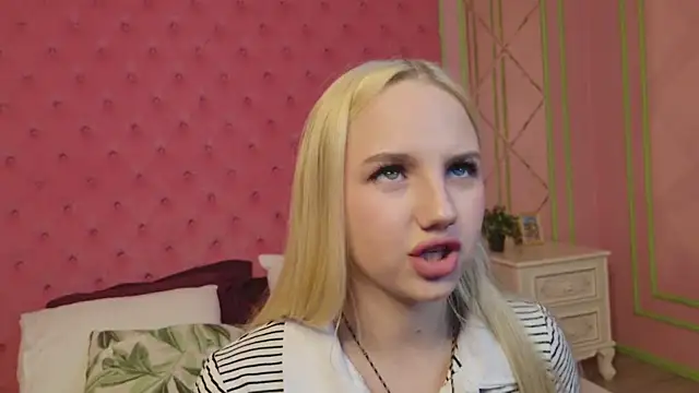 Snapshot of Sky_Cutie chatting on 07/18/26, 04:27 Sky Cutie online show from 07/18/26, 04:27