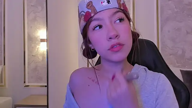 doll eyees  online show from 09/20/25, 03:51