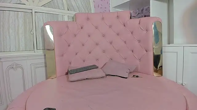 Dani rivass online show from 09/24/25, 11:02