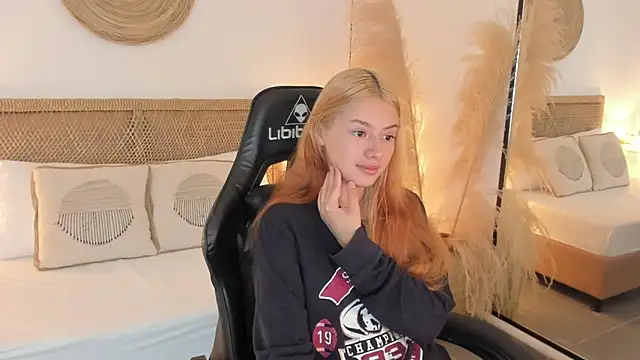 Snapshot of daniand_ chatting on 09/22/25, 11:45 daniand online show from 09/22/25, 11:45