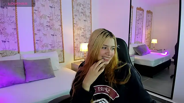 Snapshot of daniand_ chatting on 11/01/25, 02:13 daniand online show from 11/01/25, 02:13