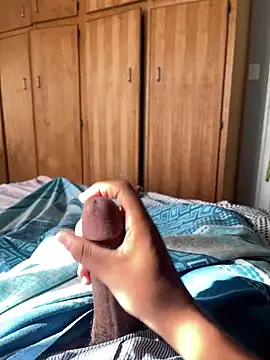 Snapshot of CreamyOff45 chatting on 02/19/26, 06:09 CreamyOff45 online show from 02/19/26, 06:09