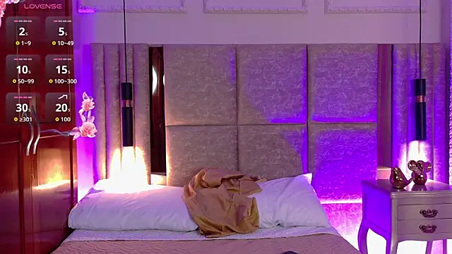 Martina-Roberts- online show from 09/15/25, 04:01