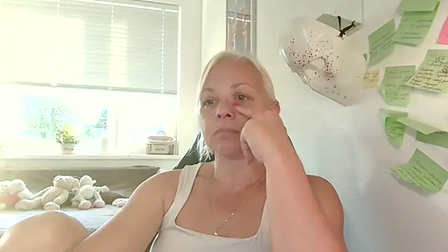 Snapshot of Linsy_Kim chatting on 09/21/25, 04:41 Linsy Kim online show from 09/21/25, 04:41