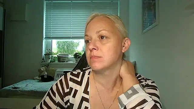 Snapshot of Linsy_Kim chatting on 10/09/25, 06:11 Linsy Kim online show from 10/09/25, 06:11