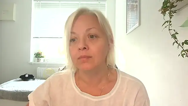 Snapshot of Linsy_Kim chatting on 10/14/25, 07:31 Linsy Kim online show from 10/14/25, 07:31