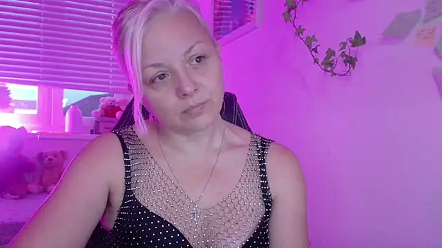 Linsy Kim online show from 12/04/25, 06:44