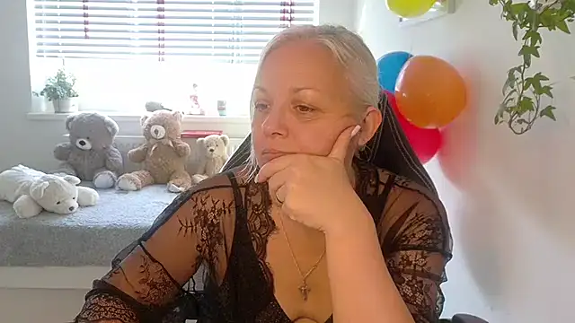 Linsy Kim online show from 12/22/25, 09:17