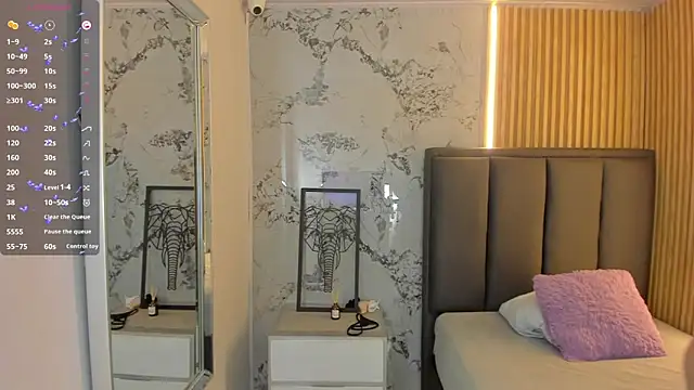 Snapshot of SOPHIEMEYER chatting on 09/25/25, 12:42 SOPHIEMEYER online show from 09/25/25, 12:42