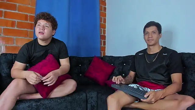 Snapshot of Robertmiller21 chatting on 11/11/25, 10:54 Robertmiller21 online show from 11/11/25, 10:54