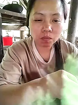 venu00 online show from 12/17/25, 04:51