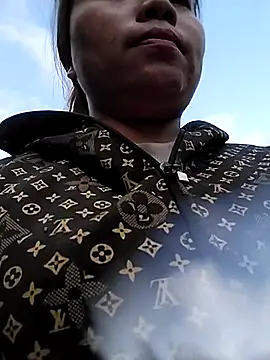 venu00 online show from 12/22/25, 05:37