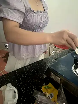 Snapshot of kem_2000 chatting on 10/04/25, 03:32 kem 2000 online show from 10/04/25, 03:32