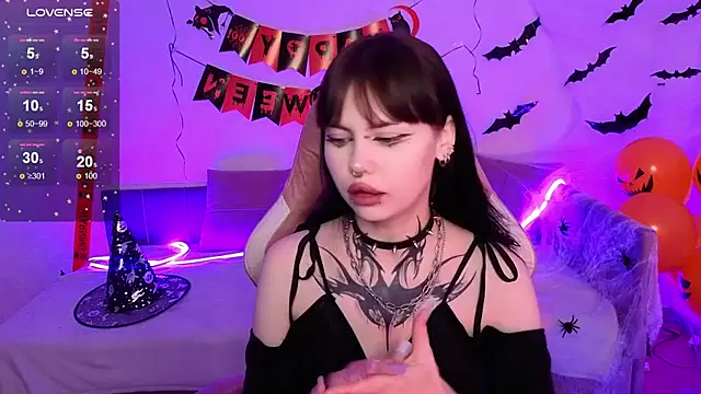 Morana Batt online show from 10/31/25, 02:34