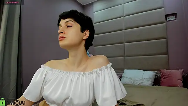 Adeline Perle online show from 11/10/25, 01:26