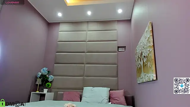 Adeline Perle online show from 11/19/25, 01:05