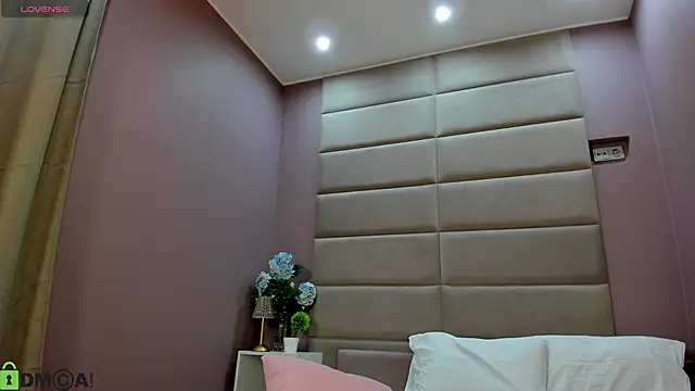 Adeline Perle online show from 11/20/25, 01:17