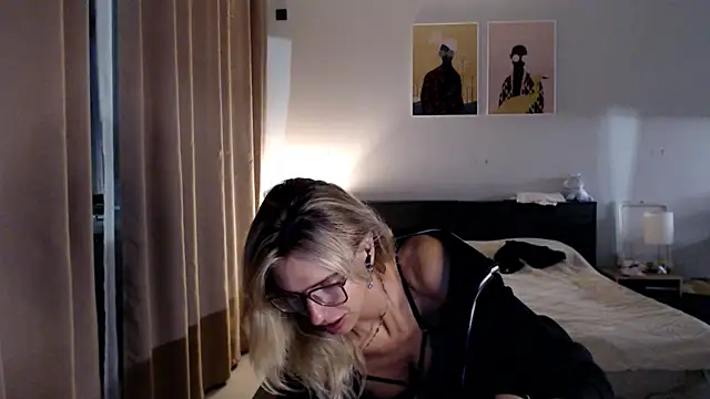 VivianCoke online show from 10/06/25, 06:16