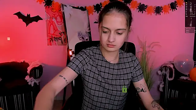 Snapshot of talia_seduce chatting on 10/29/25, 02:41 talia seduce online show from 10/29/25, 02:41