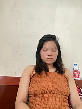 Snapshot of Ngoc-bbi chatting on 10/13/25, 04:23 Ngoc-bbi online show from 10/13/25, 04:23