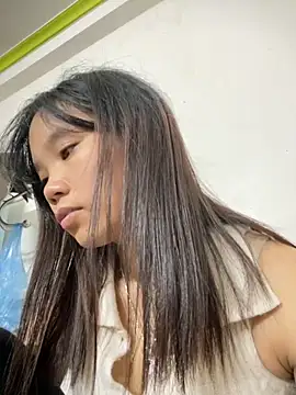 Snapshot of Ngoc-bbi chatting on 11/11/25, 05:51 Ngoc-bbi online show from 11/11/25, 05:51