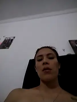 dulcelatin21 online show from 11/10/25, 04:33