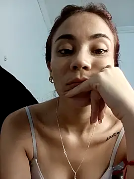 dulcelatin21 online show from 12/14/25, 05:13