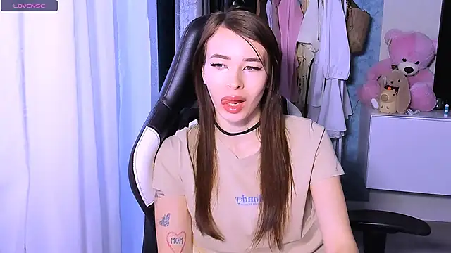 Snapshot of ZoyaMill chatting on 09/20/25, 04:46 ZoyaMill online show from 09/20/25, 04:46