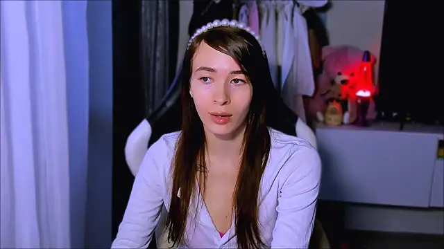 Snapshot of ZoyaMill chatting on 10/15/25, 05:07 ZoyaMill online show from 10/15/25, 05:07